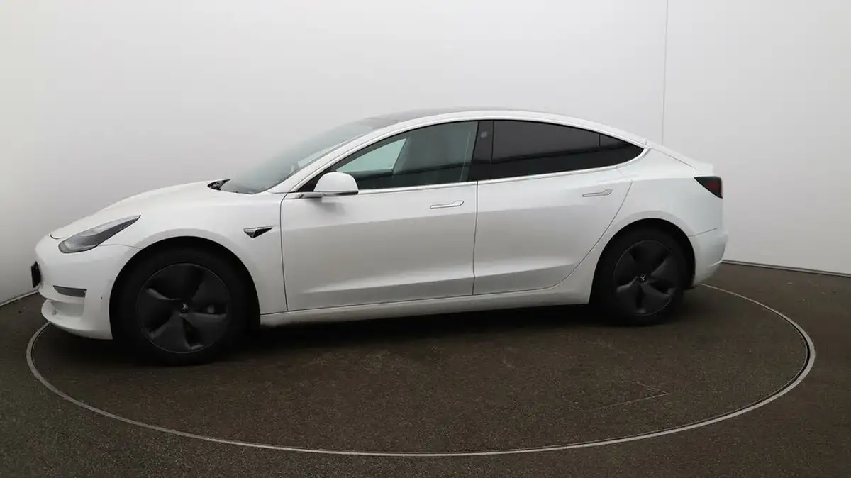 2020-tesla-model-3-e-long-range-big-56