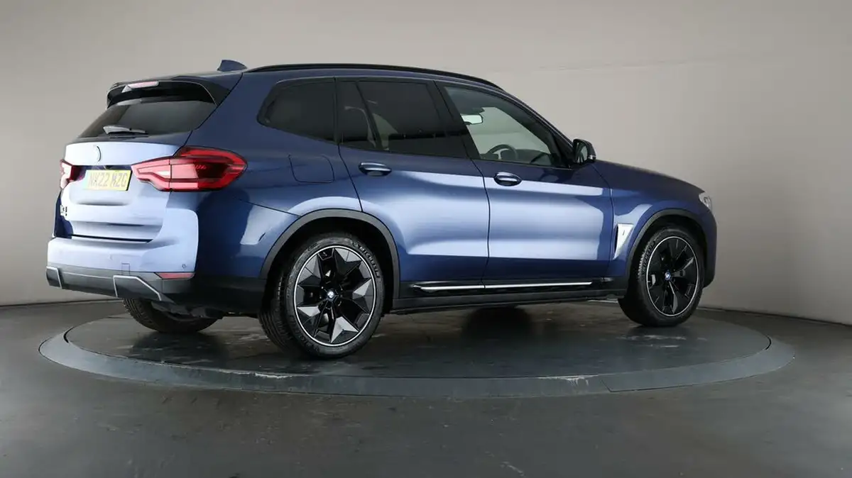 2022-bmw-ix3-e-premier-edition-big-7