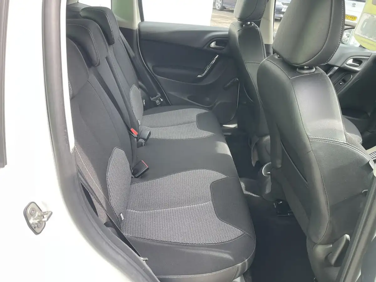 2014-citroen-c3-16e-hdi-selection-big-15