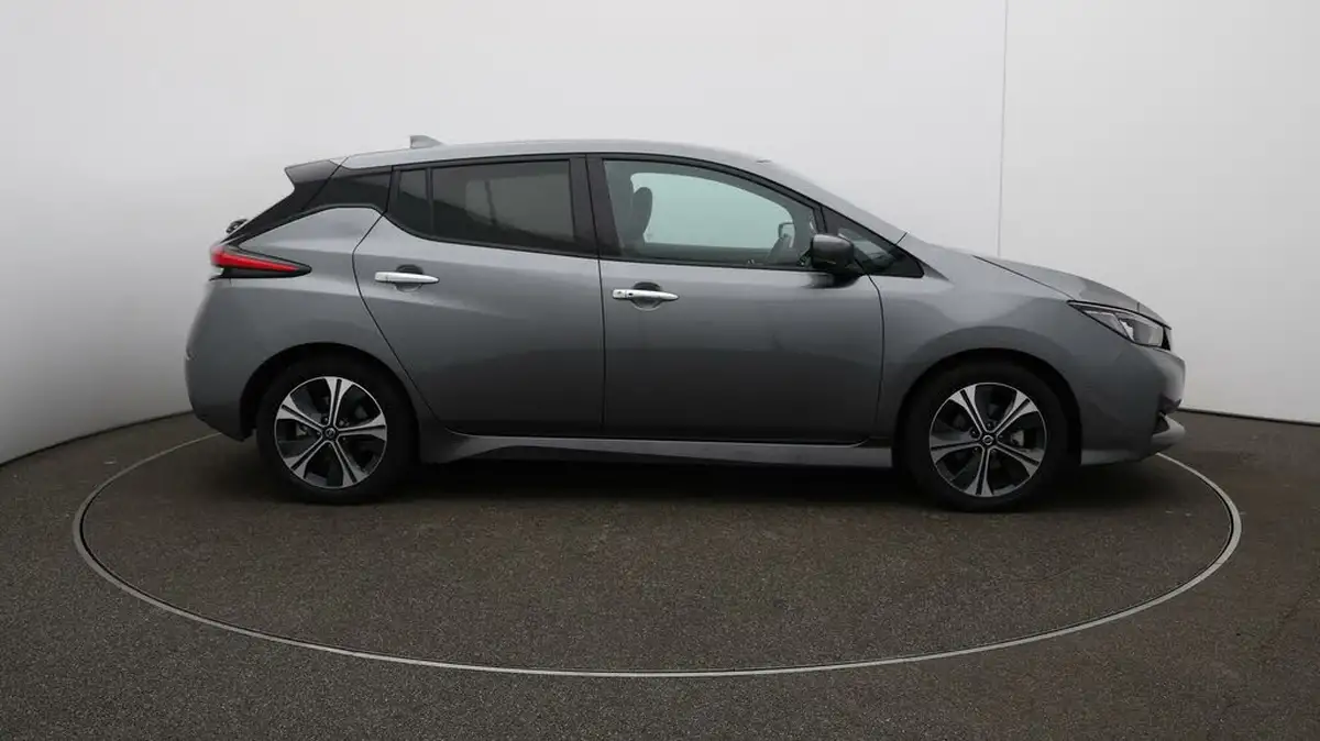 2022-nissan-leaf-e-tekna-big-42