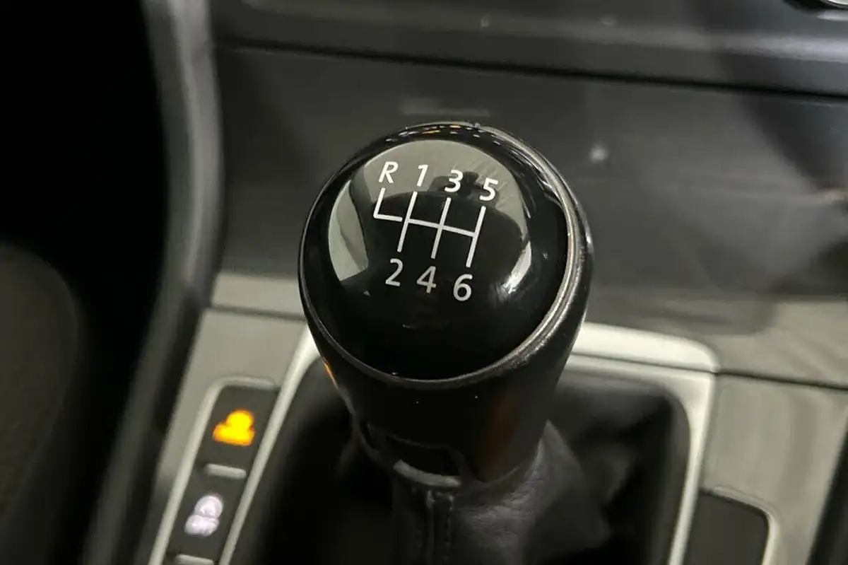 2019-volkswagen-golf-15-tsi-match-edition-130ps-hatchback-big-29