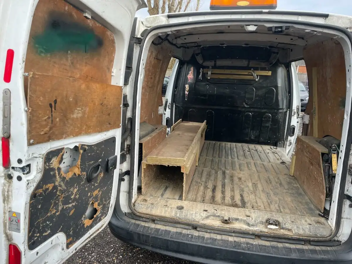 2014-mercedes-benz-citan-15-cdi-109-compact-panel-van-big-22