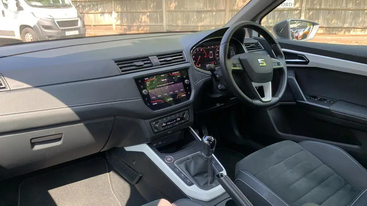 2020-seat-arona-10-tsi-xcellence-lux-115ps-big-11