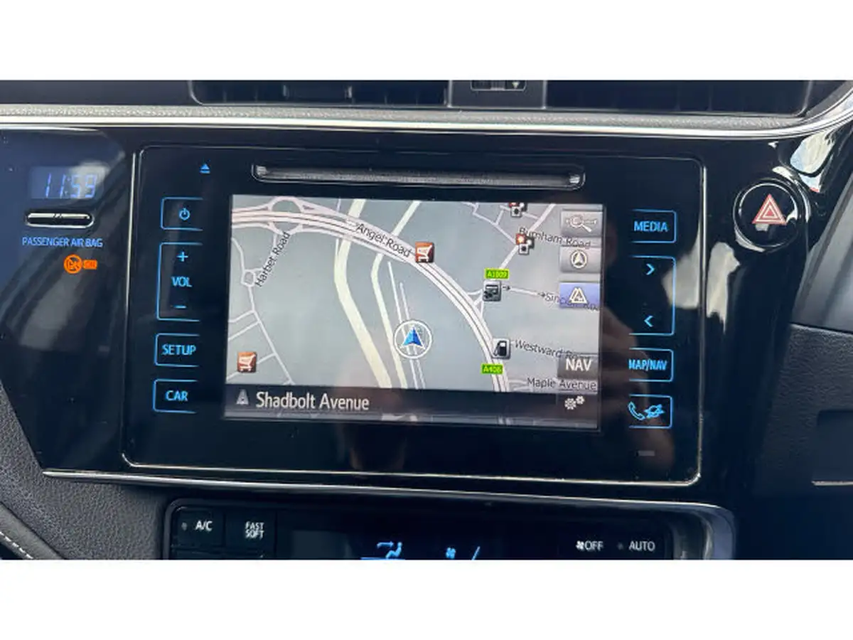 2015-toyota-auris-18-vvt-i-hsd-excel-hatchback-cvt-big-11