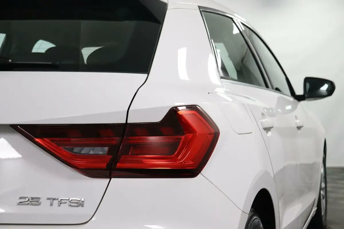 2020-audi-a1-10-25-tfsi-technik-big-18