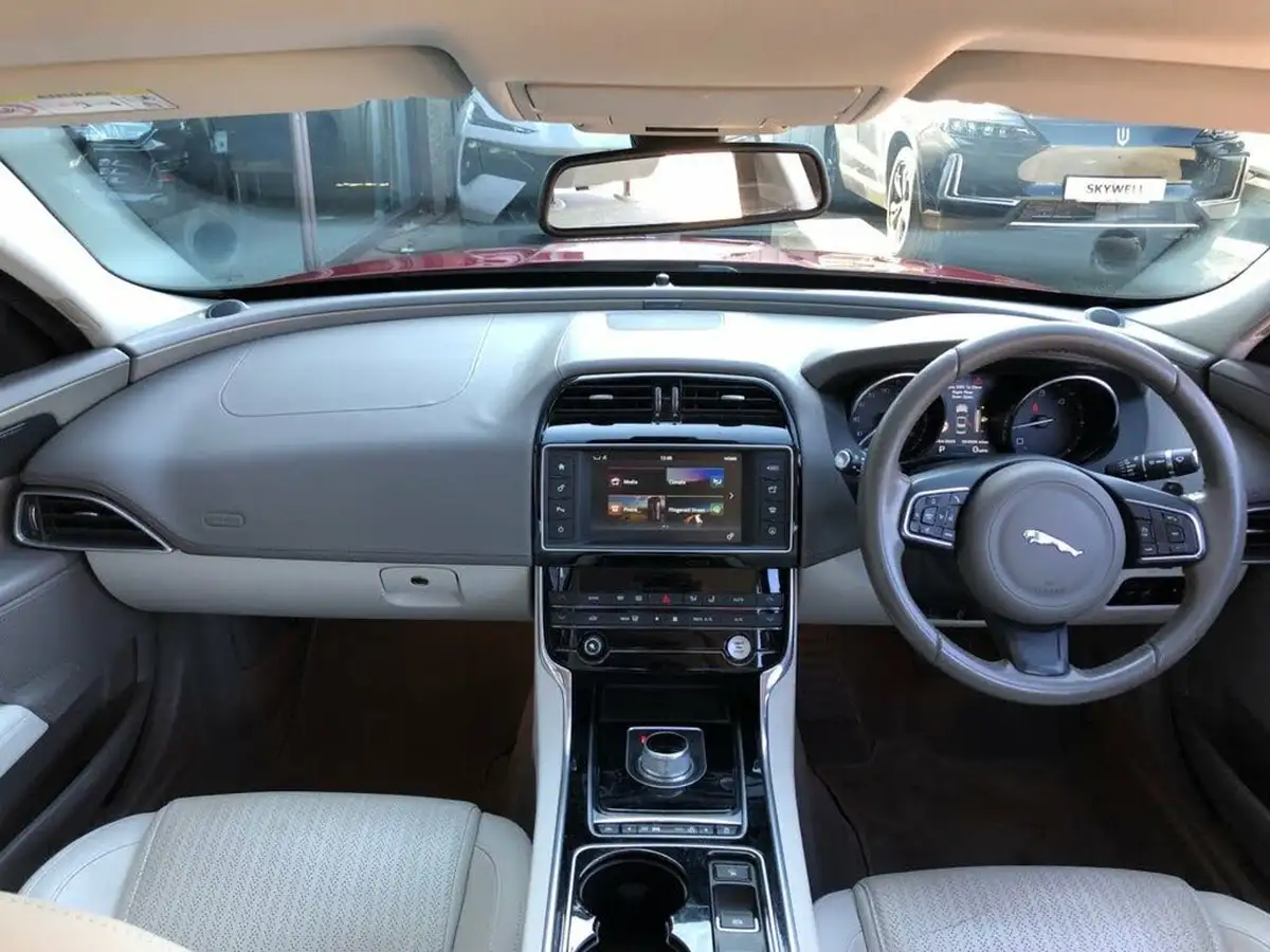 2015-jaguar-xe-20td-portfolio-163ps-auto-big-18