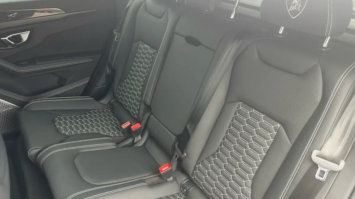 2022-lamborghini-urus-40-no-trim-big-5