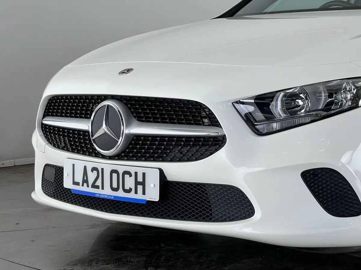 2021-mercedes-benz-a-class-13-a180-se-7g-dct-big-38