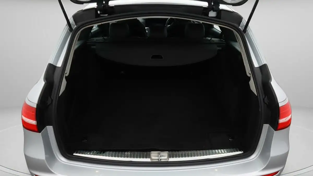 2019-mercedes-benz-e-class-20d-e220d-se-ss-estate-5d-big-17