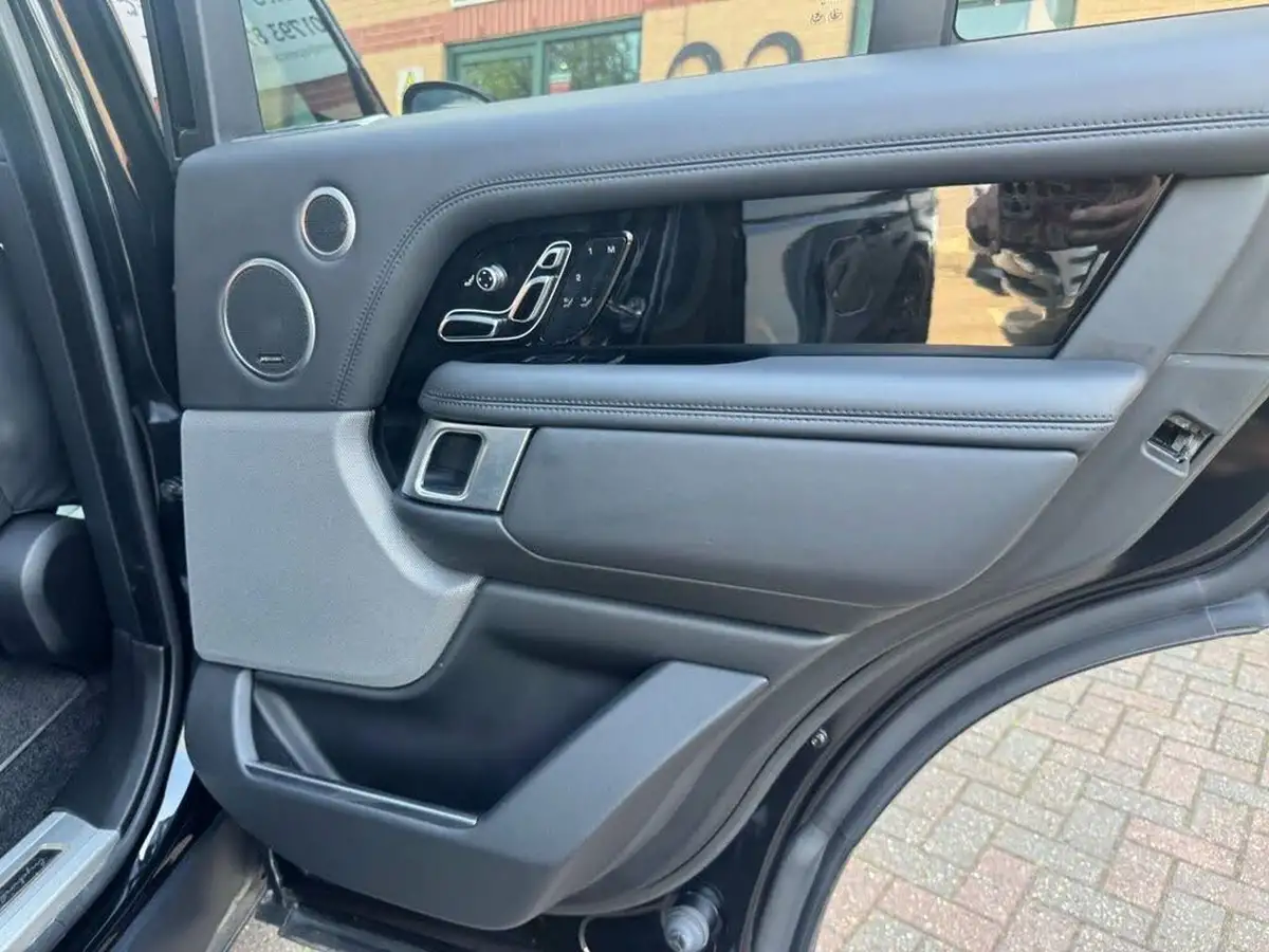2018-land-rover-range-rover-30tdv6-autobiography-big-31