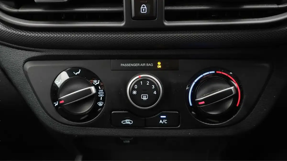2021-hyundai-i10-10-se-connect-big-12
