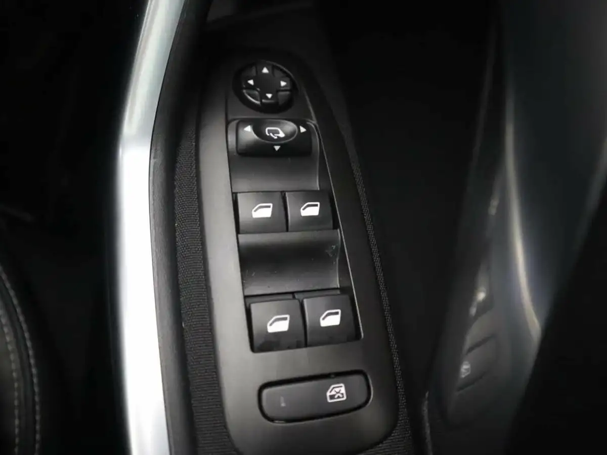 2019-peugeot-2008-suv-12-puretech-allure-premium-82bhp-big-28
