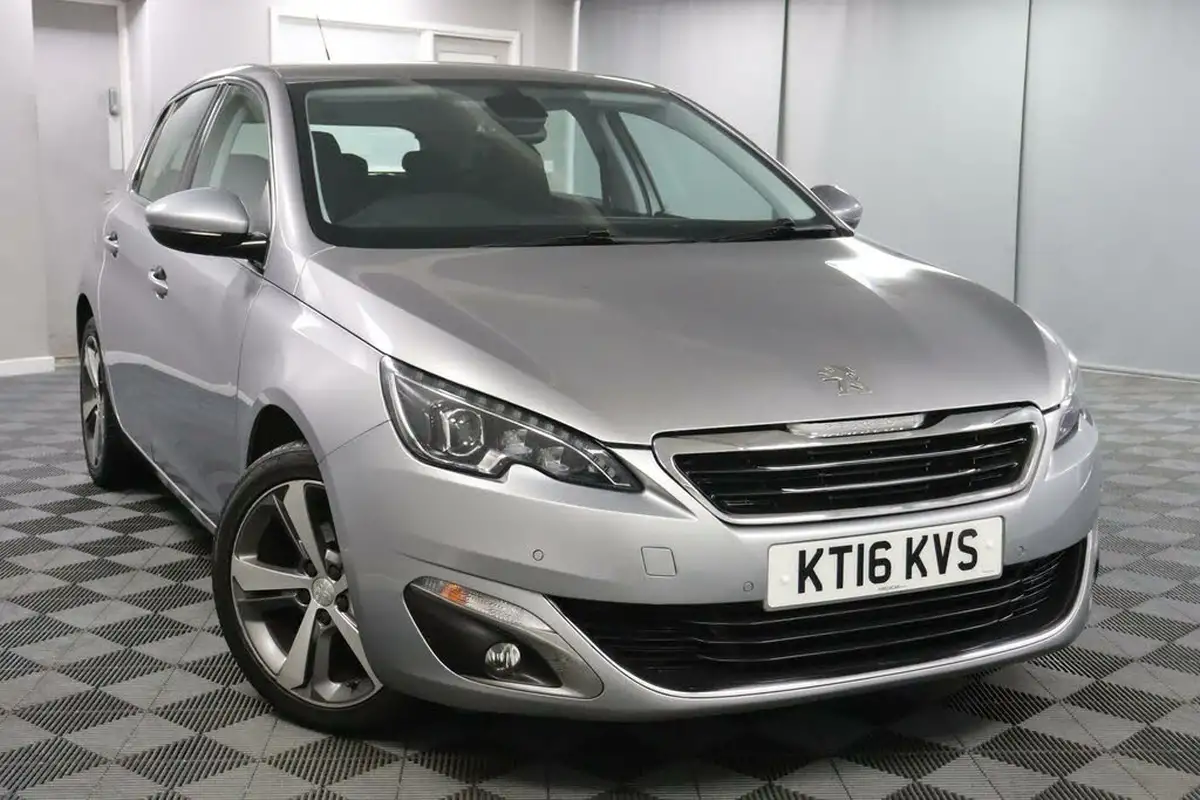 2016-peugeot-308-12-puretech-allure-130bhp-big-14
