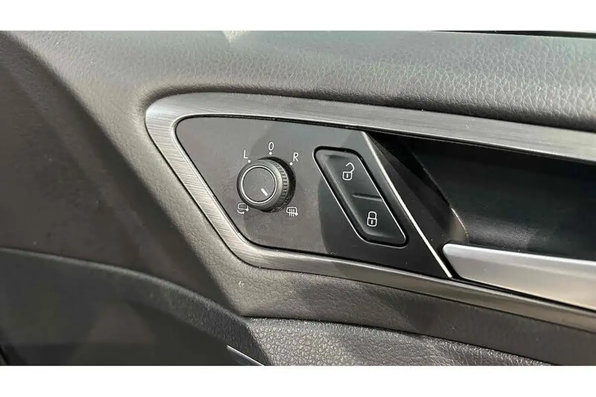 2019-volkswagen-golf-e-e-golf-big-26