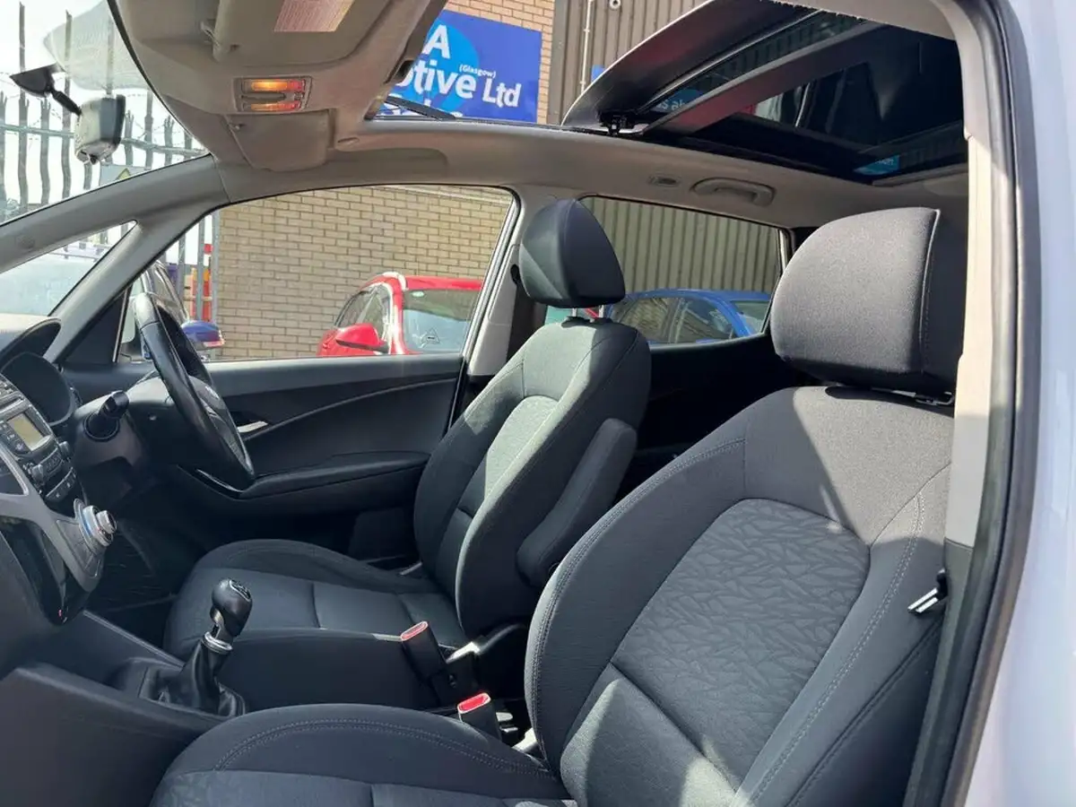 2011-hyundai-ix20-14td-style-big-11