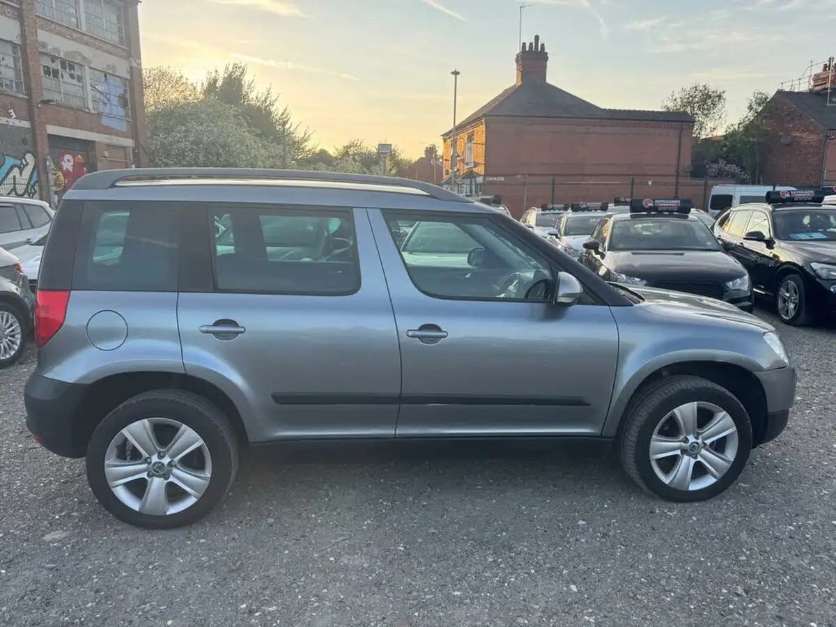2011-skoda-yeti-20td-se-plus-140bhp-4x4-big-7