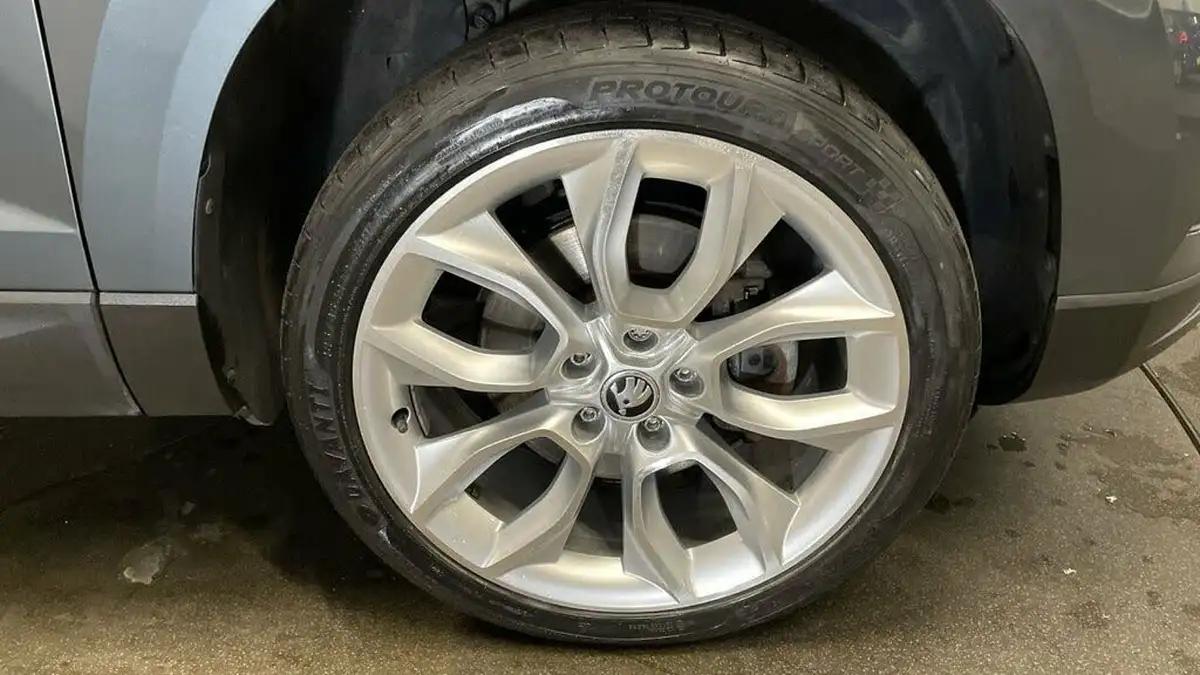 2019-skoda-karoq-20tdi-edition-190ps-4x4-dsg-big-11