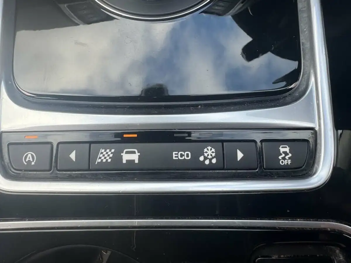 2017-jaguar-xe-20d-prestige-180ps-1999cc-auto-big-49
