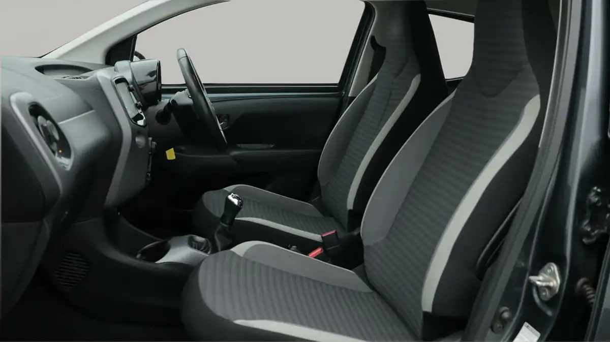 2018-toyota-aygo-10-vvt-i-x-play-71bhp-5d-big-14