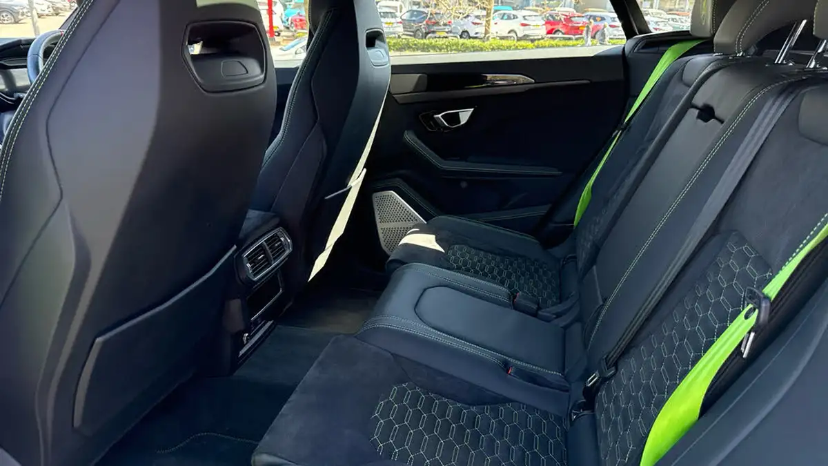 2023-lamborghini-urus-40-no-trim-big-5