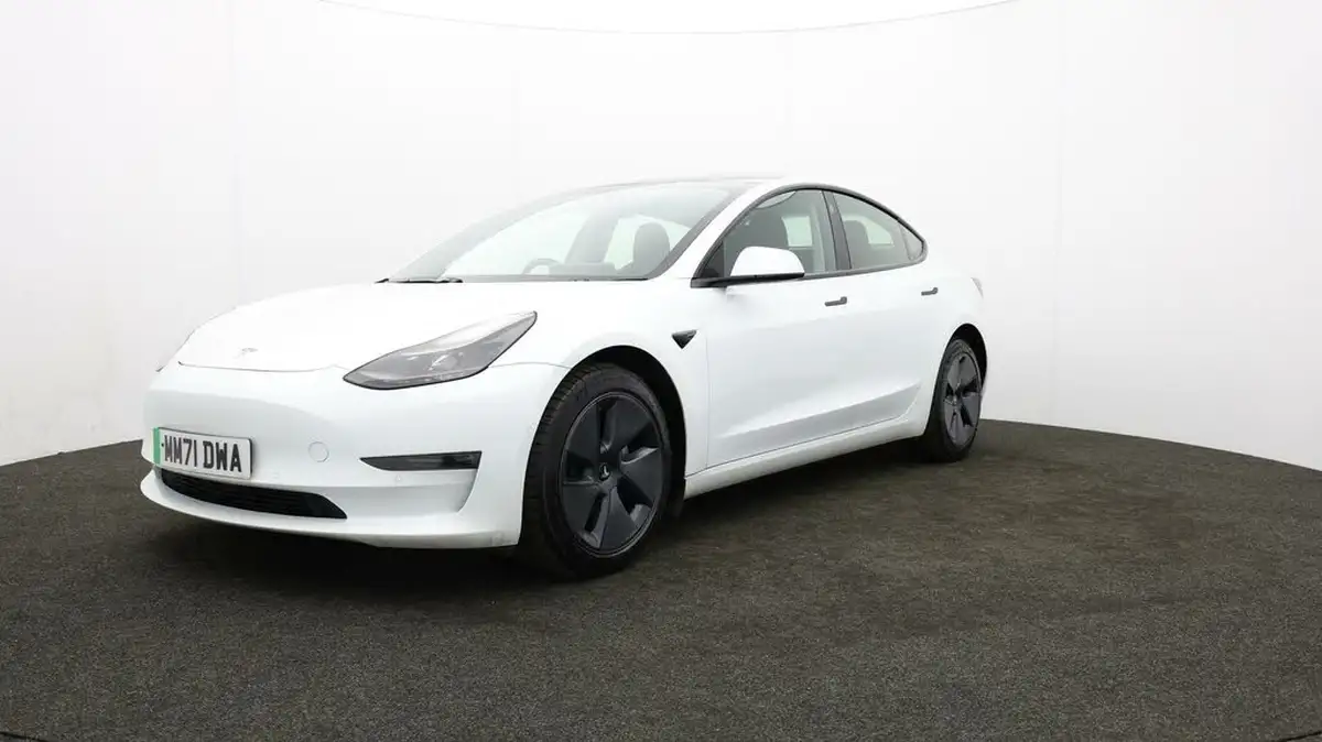 2022-tesla-model-3-e-long-range-big-53