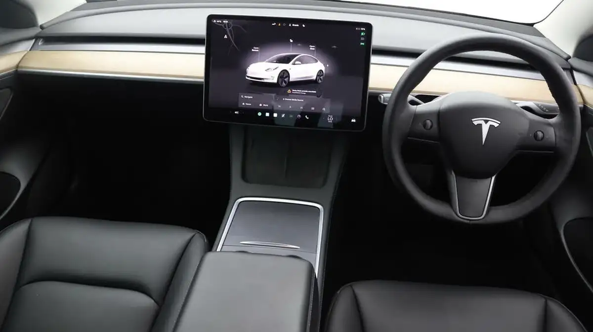 2022-tesla-model-3-e-long-range-big-12