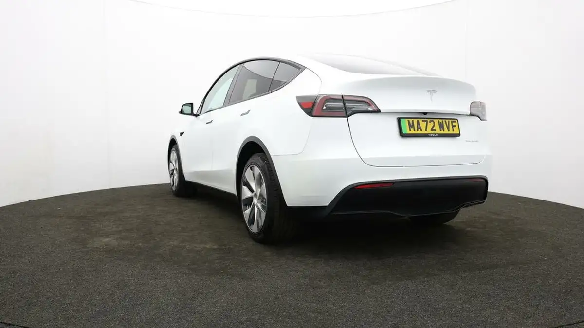 2022-tesla-model-y-e-long-range-big-72