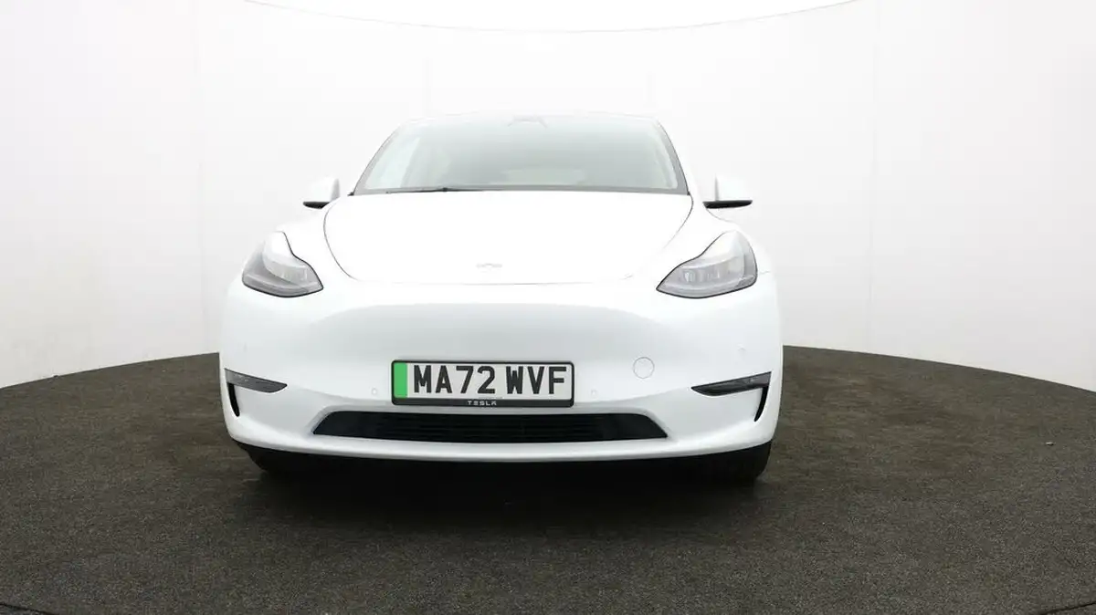 2022-tesla-model-y-e-long-range-big-48