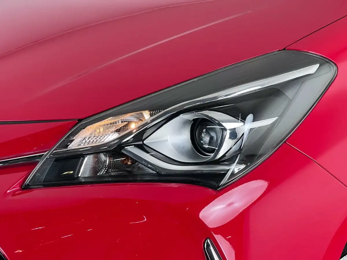 2019-toyota-yaris-15-vvt-i-icon-tech-98bhp-hybrid-1497cc-e-cvt-big-5