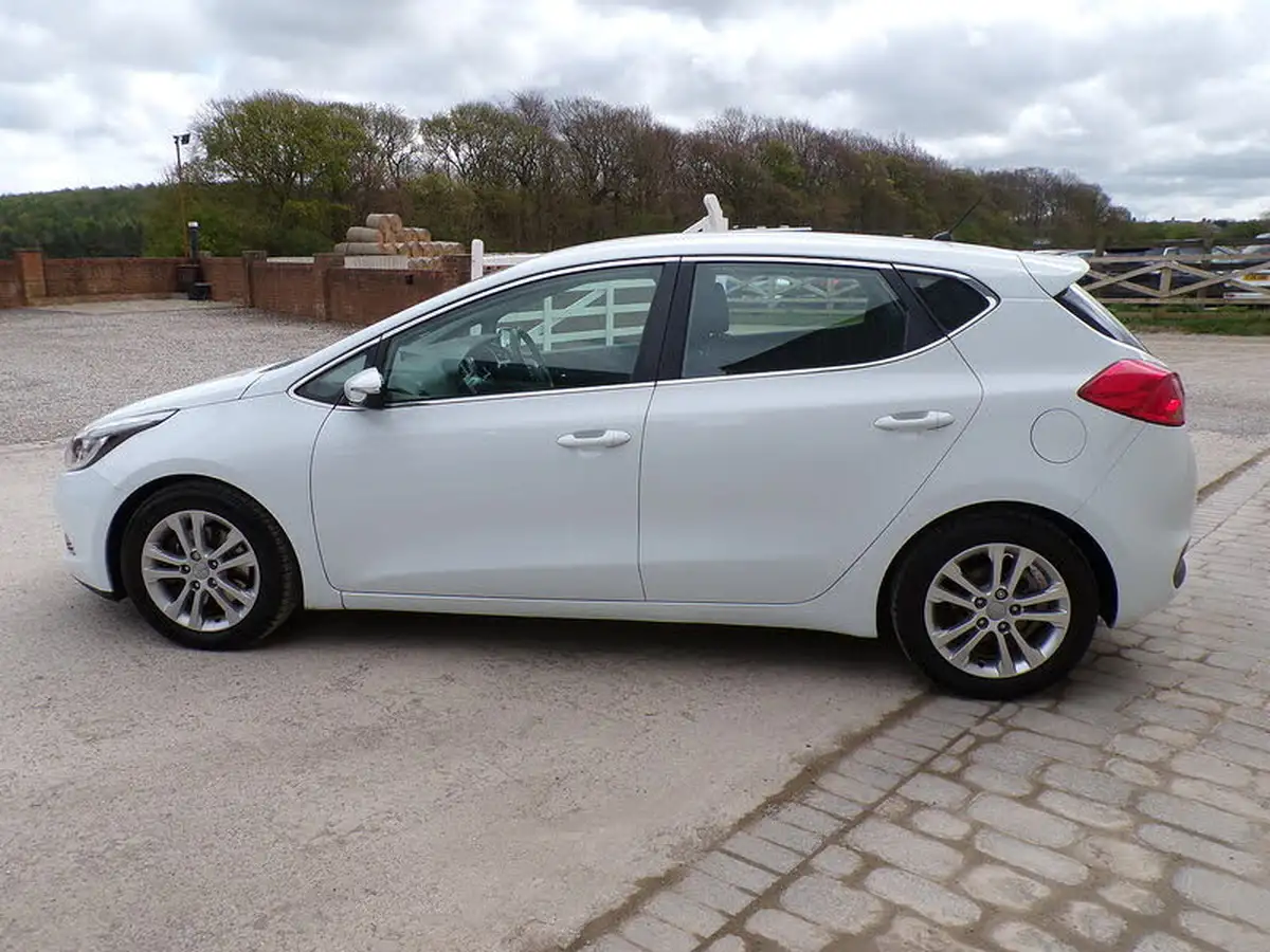 2013-kia-ceed-16crdi-2-hatchback-big-4