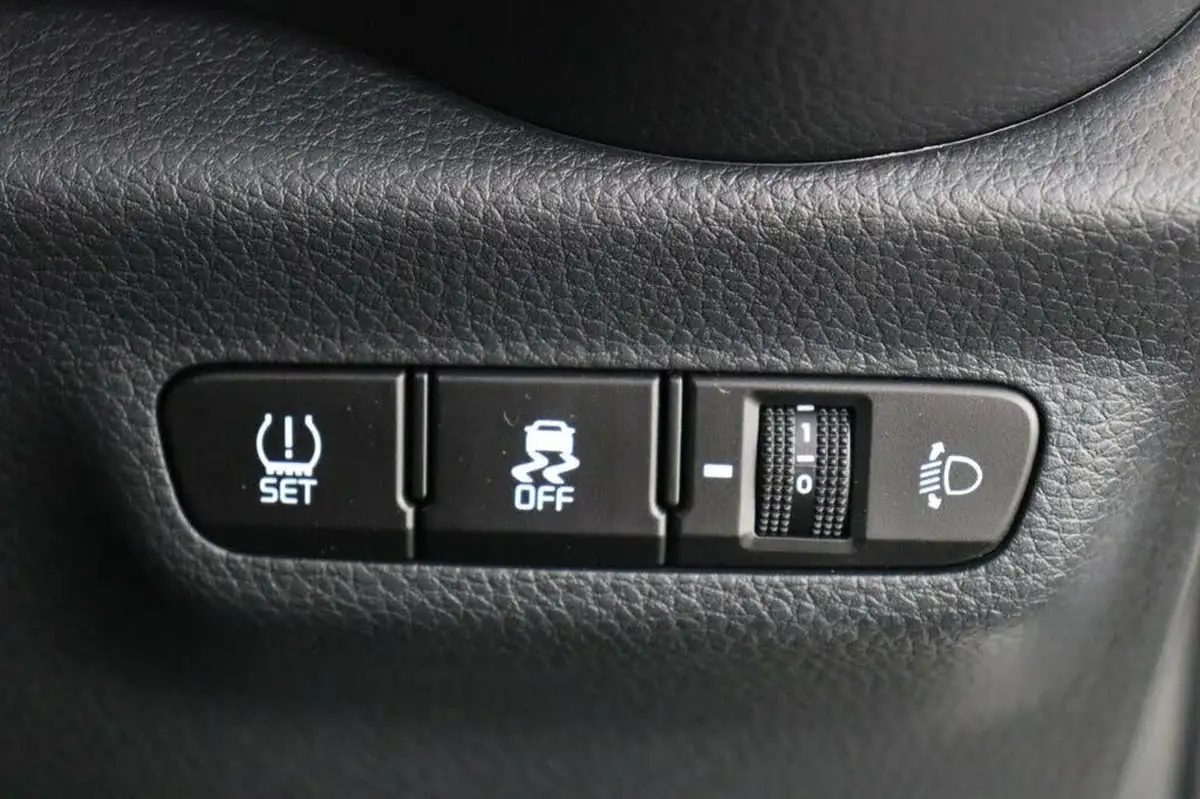 2024-kia-picanto-12-gt-line-s-big-20