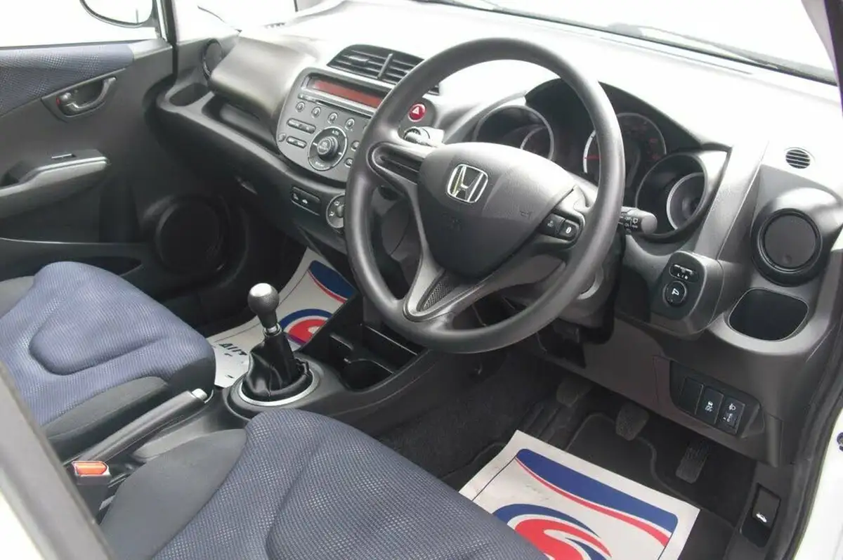 2014-honda-jazz-12-s-big-12