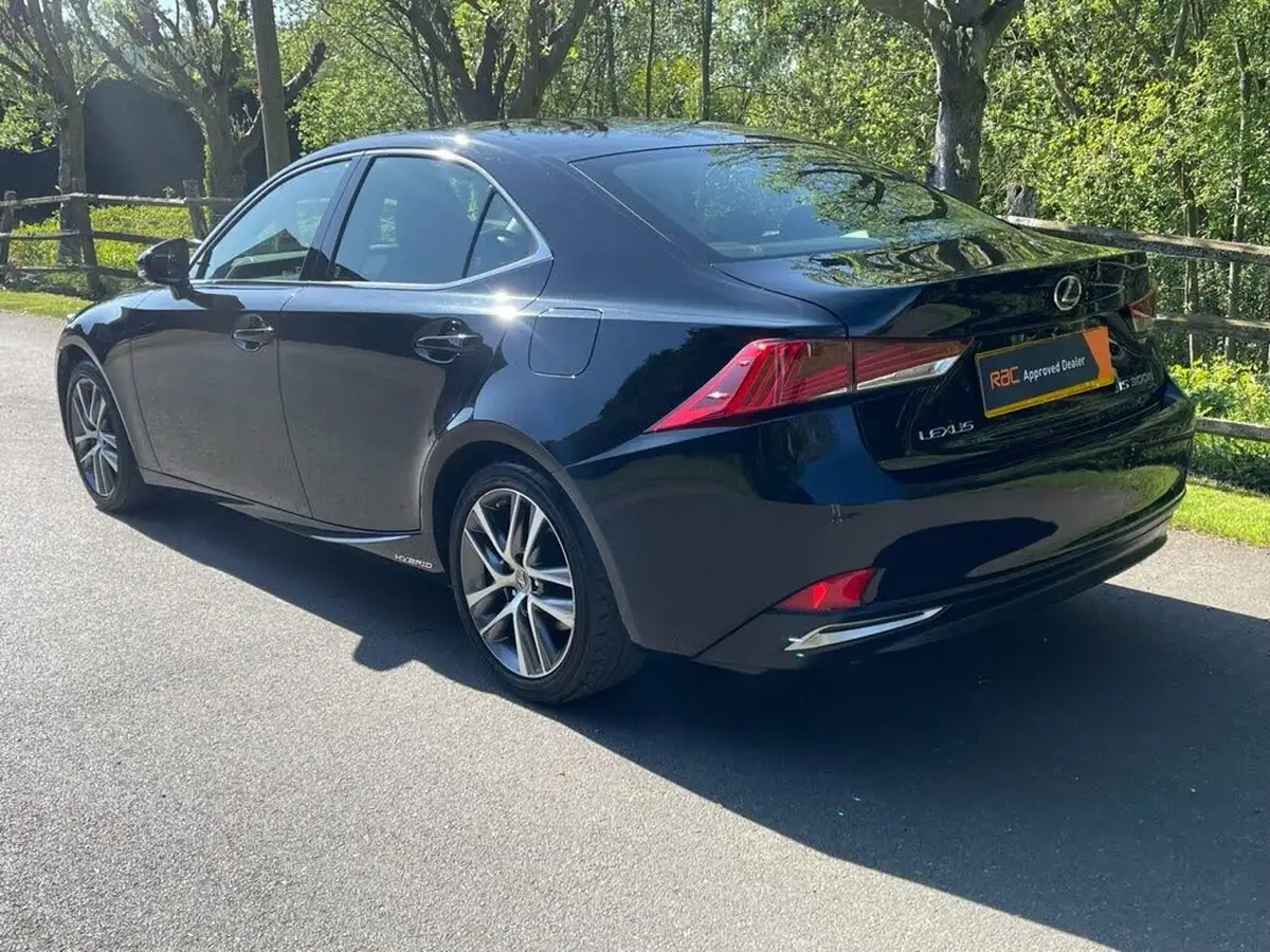 2017-lexus-is-300h-25-executive-edition-big-6