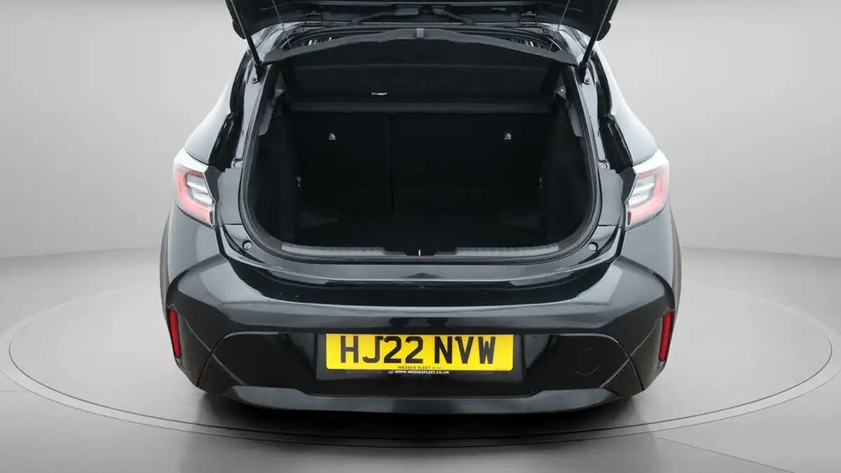 2022-toyota-corolla-18-vvt-i-icon-120bhp-trk-hatchback-5d-big-17