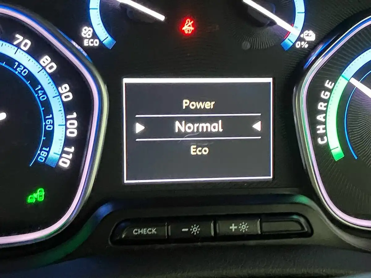 2021-vauxhall-vivaro-life-big-37