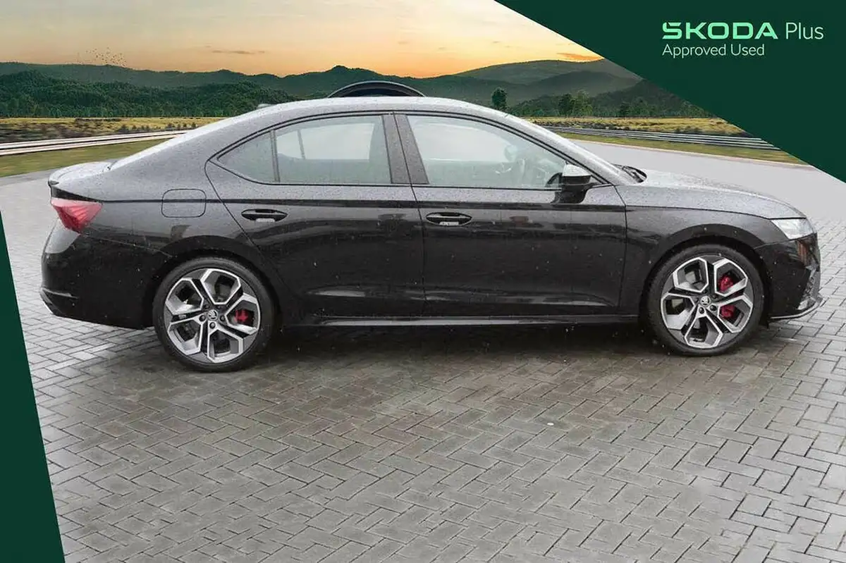2022-skoda-octavia-20-tsi-vrs-hatchback-dsg-big-3