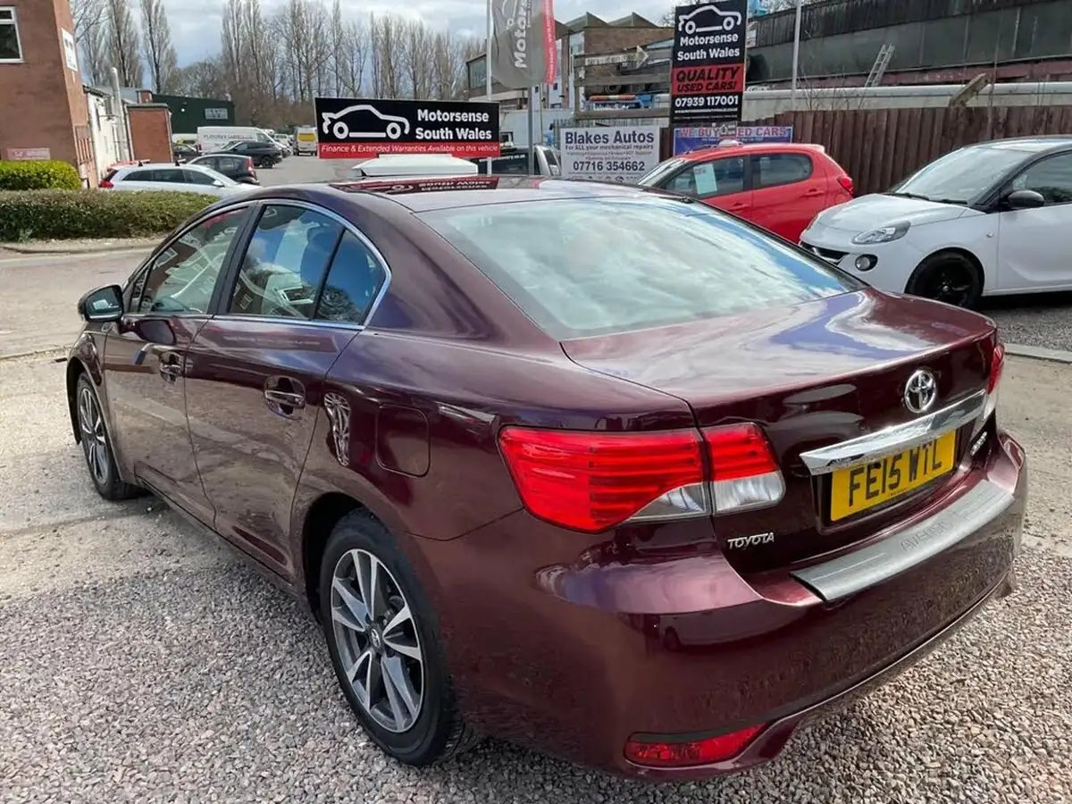 2015-toyota-avensis-20td-icon-business-edition-saloon-4d-big-77