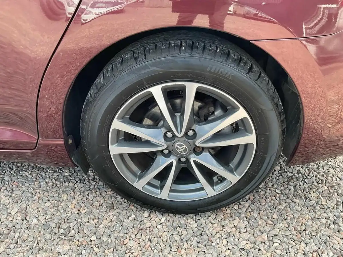 2015-toyota-avensis-20td-icon-business-edition-saloon-4d-big-25