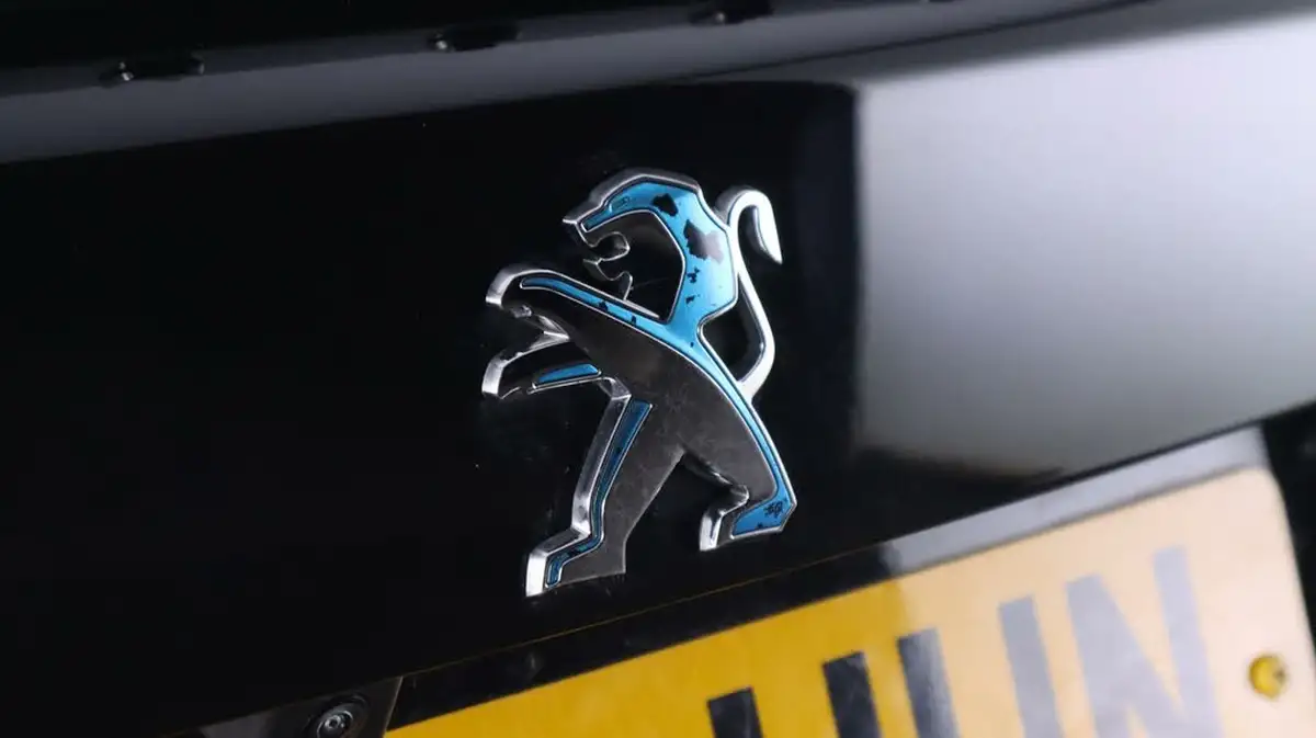 2020-peugeot-2008-suv-e-gt-big-19