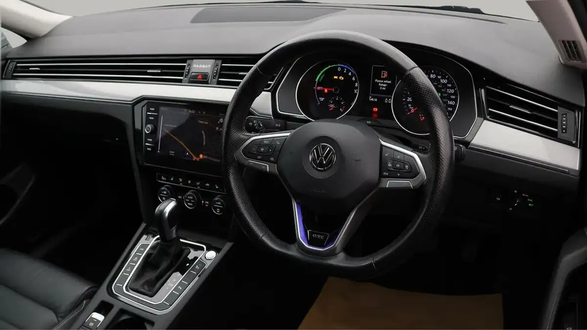 2020-volkswagen-passat-14-tsi-gte-estate-5d-big-8