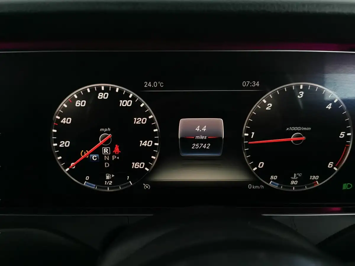 2019-mercedes-benz-e-class-20d-e220d-amg-line-edition-saloon-4d-big-31