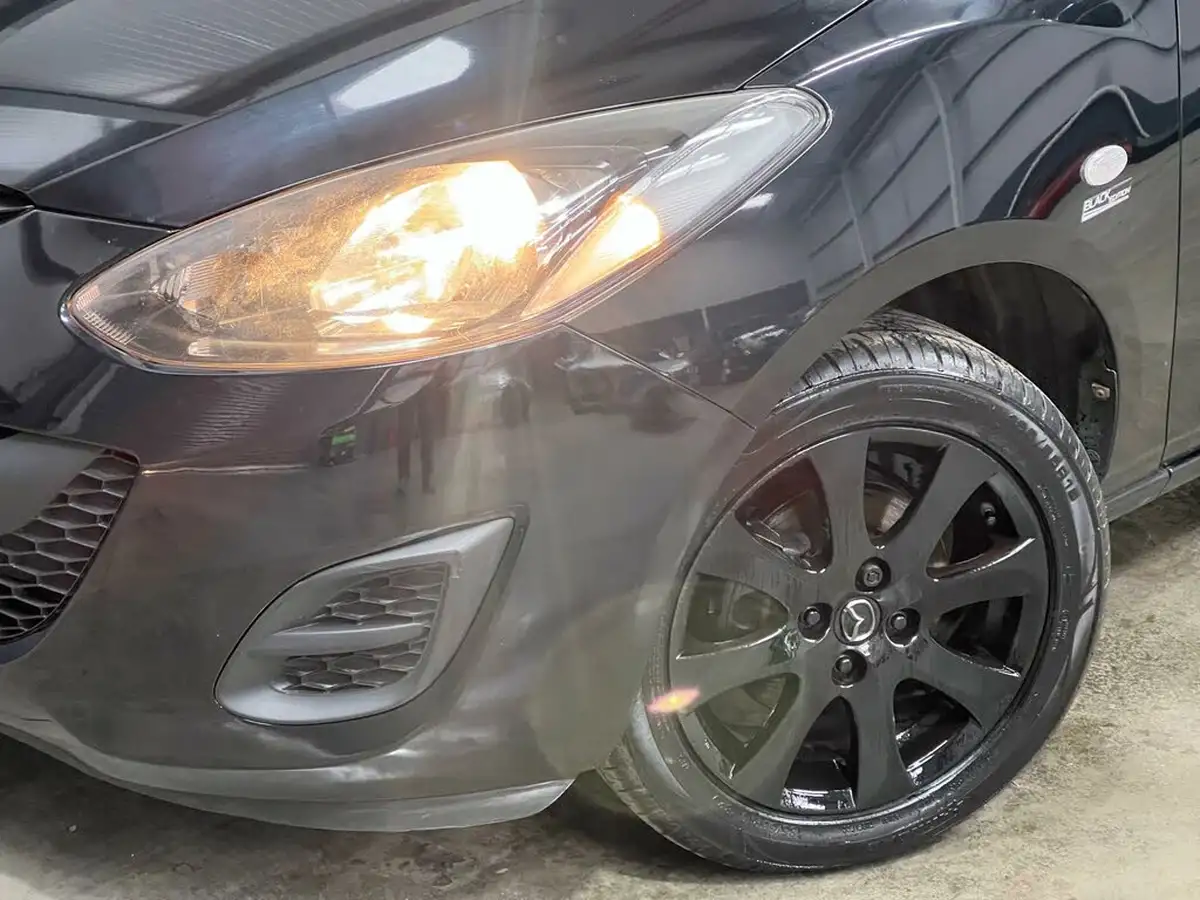 2015-mazda-mazda2-13-black-edition-big-18