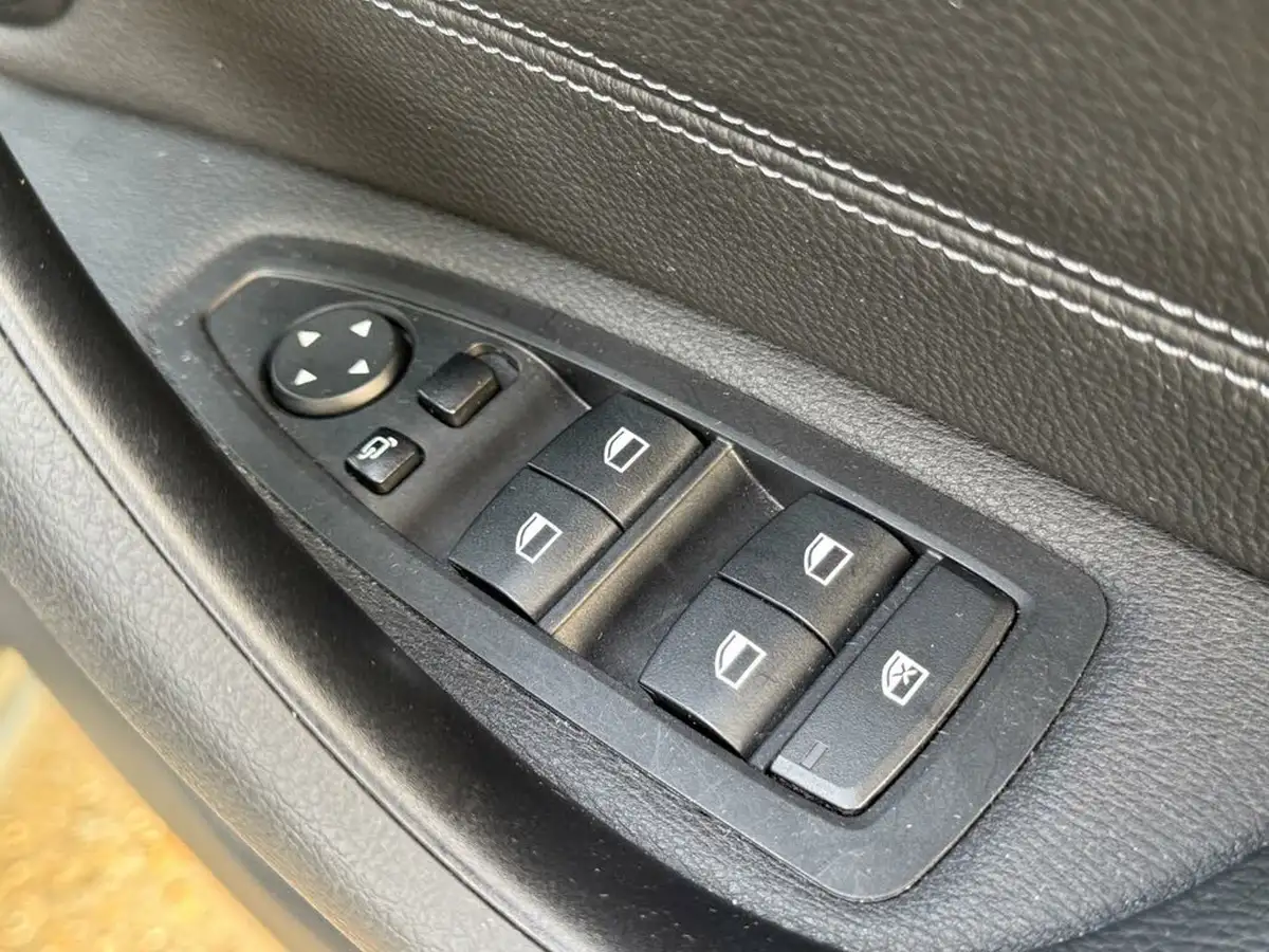 2021-bmw-x1-20-xdrive20i-xline-big-24
