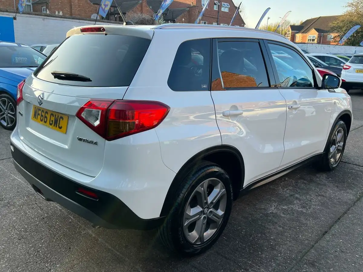 2016-suzuki-vitara-16-sz-t-big-44