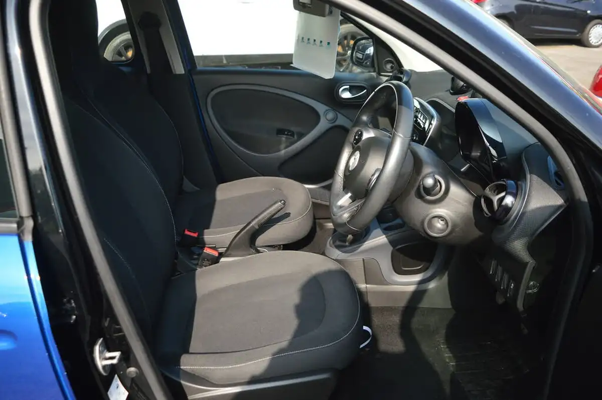 2017-smart-forfour-10-passion-70bhp-ss-big-9