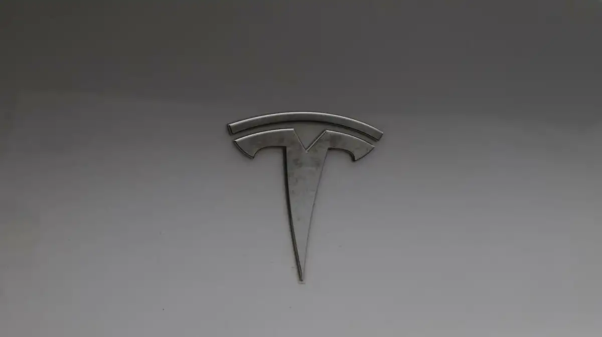 2022-tesla-model-y-e-long-range-big-20