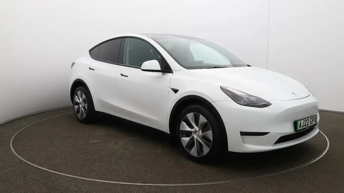 2022-tesla-model-y-e-long-range-big-37