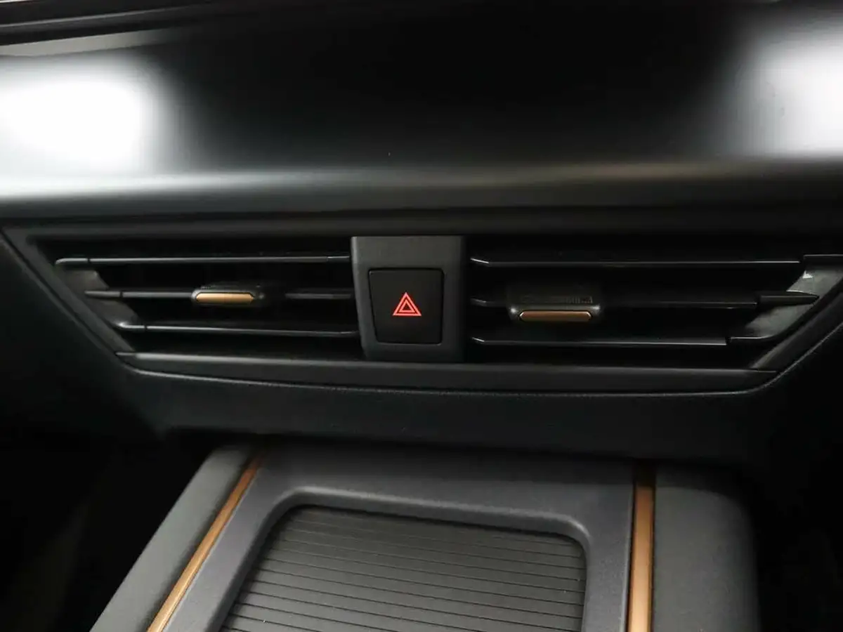 2023-cupra-born-e-v2-204ps-58kwh-big-17