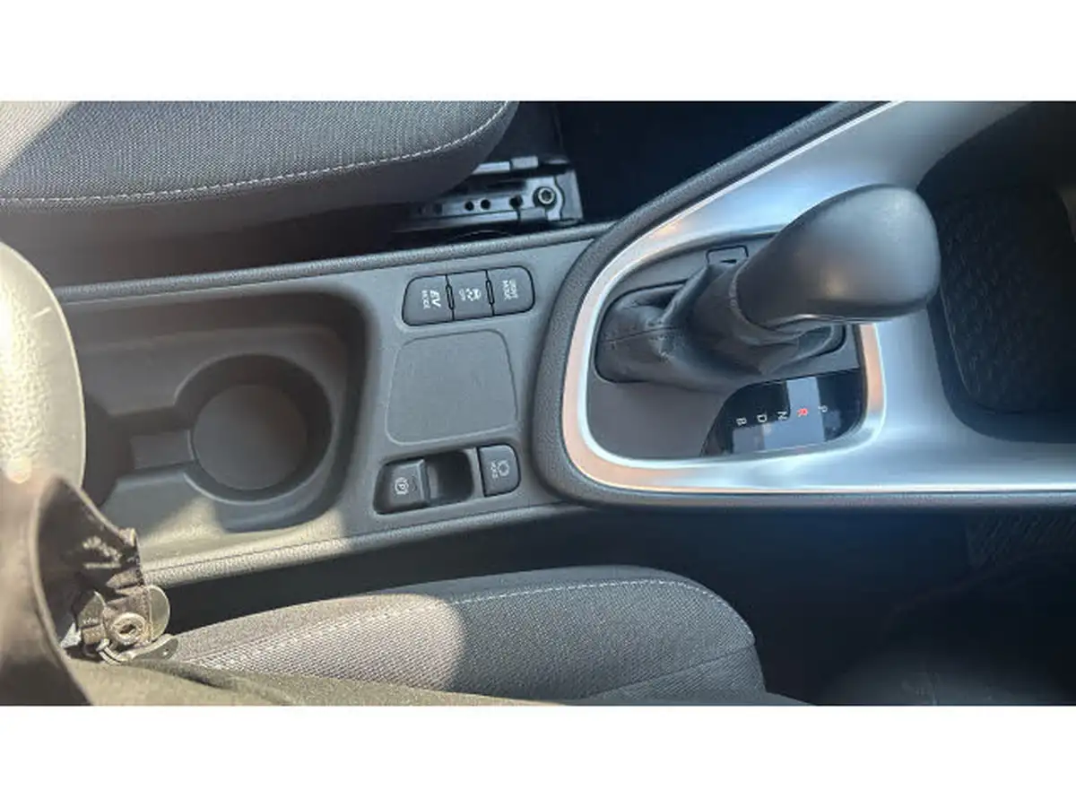 2021-toyota-yaris-15-vvt-i-design-big-36