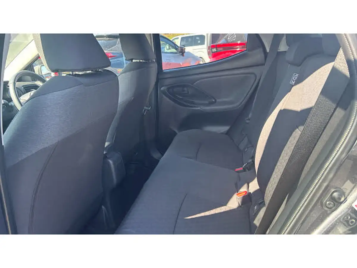 2021-toyota-yaris-15-vvt-i-design-big-12